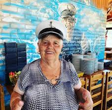 Dona Zenaide: Uma Vida Dedicada ao Mar e à Culinária