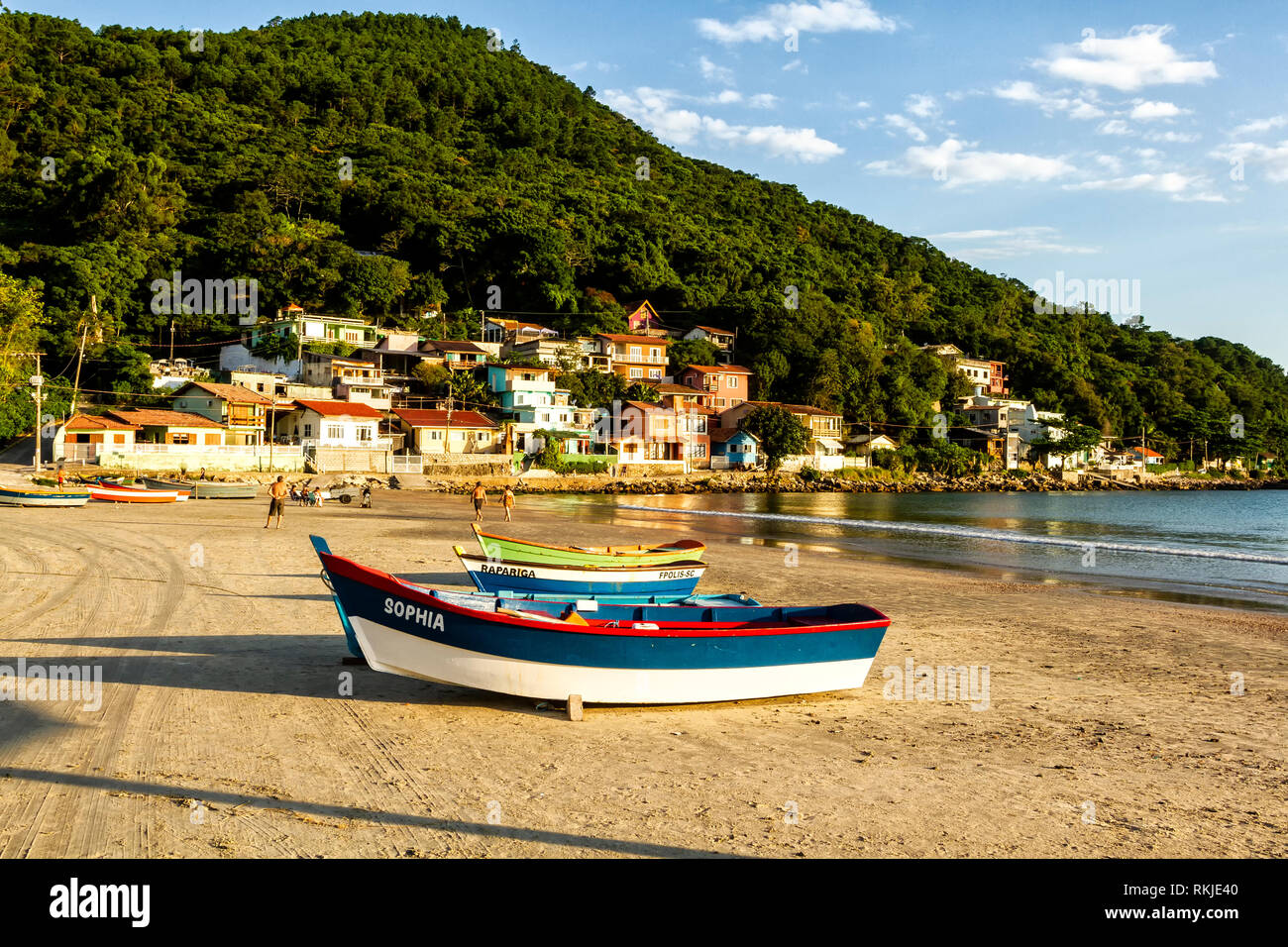 Praia do Pântano do Sul: O Cenário Perfeito para um Jantar Inesquecível no Pedacinho do Céu